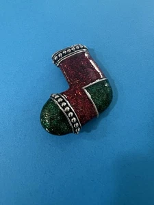 Vintage Newpro silberfarbene mit roter und grüner Emaille Strumpf Brosche - Bild 1 von 6