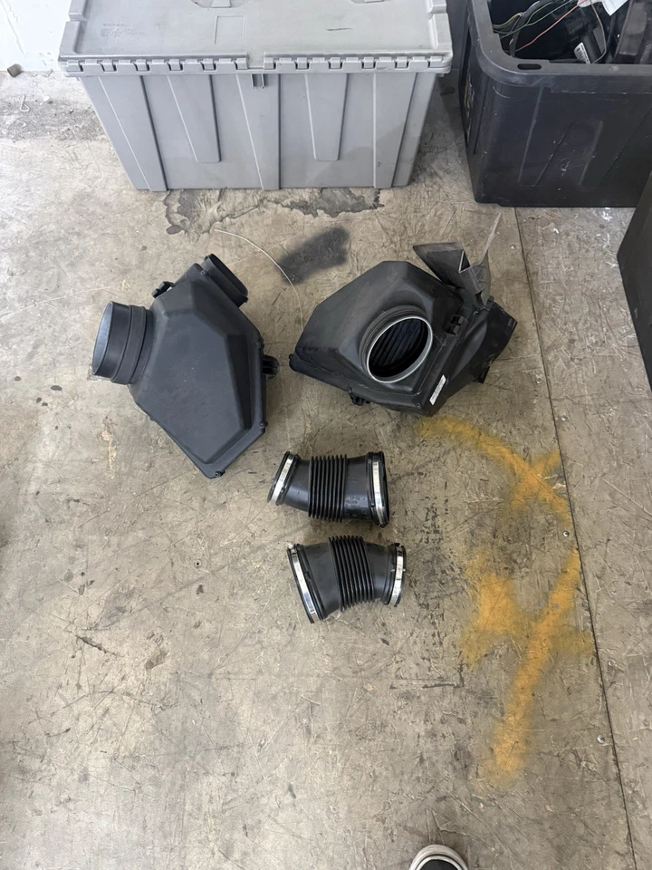 Juego de cajas de aire de fábrica BMW M5 2023  Foto 1 de 1