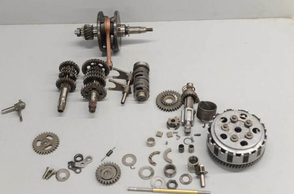 Suzuki SP125 1982-83 transmisión engranajes extremo inferior Foto 1 de 1