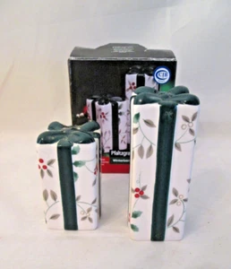 Pfaltzgraff Winterberry Wrapped Gift Salt and Pepper Shakers - Picture 1 of 7