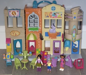 100 % Fisher Price Sweet Streets Dorf Einkaufsviertel Einkaufszentrum Puppenhaus Spielset - Bild 1 von 9
