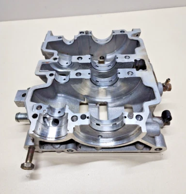 06-11 POLARIS IQ FST DRAGON TURBO cárter inferior bloco de motor 0453150 - Imagem 1 de 4