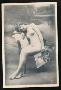 AKT Foto - Nackt - Busen Nackte Frau mit Zeitung, Neudruck ! (1181) - Imagen 1 de 2