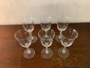 22 verres à vin blanc modèle Barsac en cristal Lalique (prix à la pièce) - Picture 1 of 7