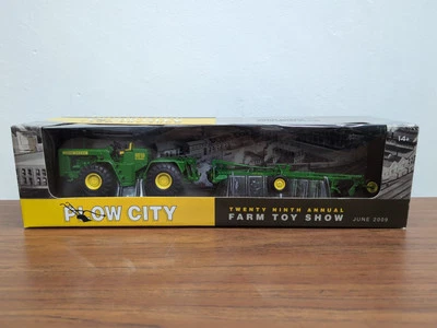 Tractor John Deere 8010 de juguete Ertl 1/32 con juego de arado edición 2009 arado City Foto 1 de 4