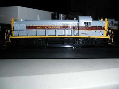 Erie - Lackawanna    RS-3 ph2                     w/ DCC & Sound  # 915 - Image 1 of 4