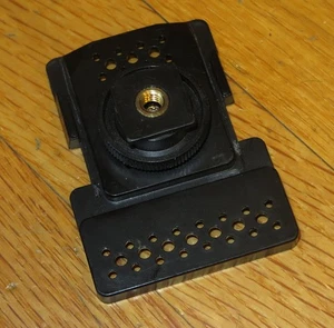 Adaptador de placa de montaje en zapata Sennheiser CA2 SK+EW 100/200/300/400 Series paquetes de cinturón - Imagen 1 de 2