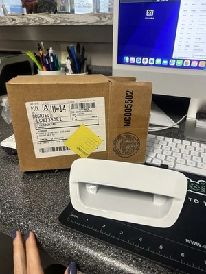 Manija de puerta levadiza Mopar Foto 1 de 3