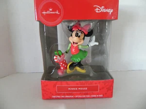 Hallmark Ornament Disney MINNIE MOUSE MIT STRUMPF Brandneu in Box! - Bild 1 von 1