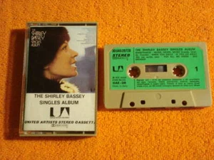 Shirley Bassey "The Singles Album" 1975 Cassette - Imagen 1 de 4