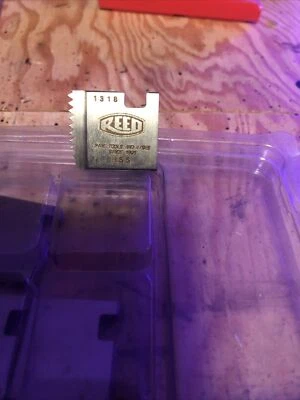 REED 1 1/4 NPT 4 piece Pipe Threading Dies - Image 1 of 3