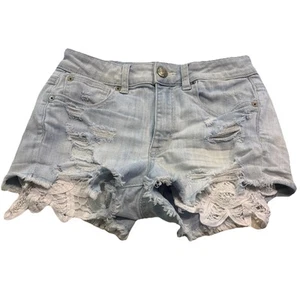 American Eagle Stretch Shortie Distressed Jean Shorts W/ Lace Pockets - Size 2 - Picture 1 of 4