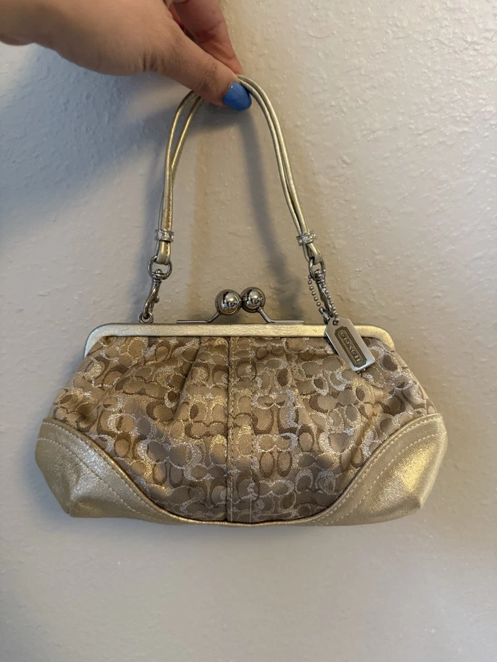 Cartera sin asas Coach Lurex Good Chenille Signature en C con bloqueo de beso limitada Foto 1 de 4