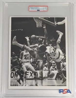 Moses Malone - PSA Type 1 photo - Wild Battle with Artis Gilmore - 1978 original - Image 1 of 4