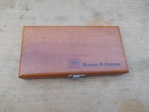 Brown & Sharpe 2-3" Außenmessschraube Holzgehäuse, NOS - Bild 1 von 2