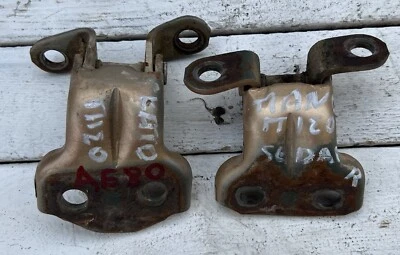 Par de bisagras de puerta superior inferior trasera derecha Toyota Corolla AE80 sedán 1983 85 Foto 1 de 4
