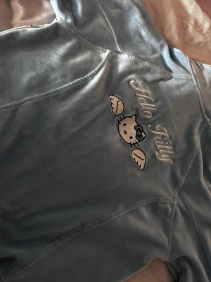 Conjunto de Top y Chaqueta de Invierno Hello Kitty Forever 21 Tubo Foto 1 de 4