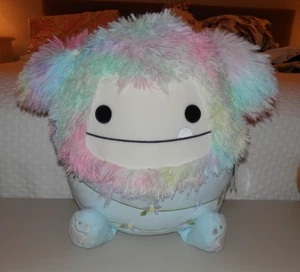 Nuevo con etiquetas Zozo Squishmallow Bigfoot grande envuelto con tallos de flores 16 pulgadas - Imagen 1 de 5