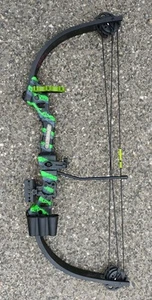 Barnett Tomcat 2 Jr Compound Bow Green And Black Fiber Sights Quiver + Arrows! - Picture 1 of 10