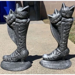 VTG KITTENS IN WITCHES BOOT Cast Iron Doorstop Antique primitive heavy RARE - Picture 1 of 5