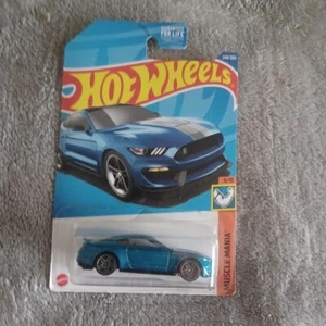 Hot Wheels 1/64 Diecast Muscle Mania Blue Ford Shelby GT350R - Picture 1 of 2