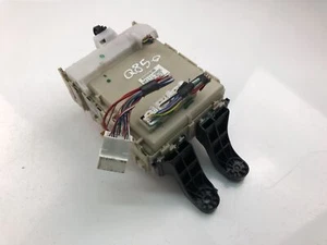 Q850 TOYOTA Fuse Box 82730-05720 - Picture 1 of 4