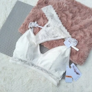 Jessica Simpson Conjunto Sujetador Inalámbrico Bralette Encaje Tanga Ropa Interior NUEVO Blanco Novia - Imagen 1 de 13