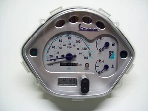 CRUSCOTTO CONTACHILOMETRI PIAGGIO VESPA GTS 125cc. 2006 AL 2012 -140 Km/h NUOVO - Imagen 1 de 3
