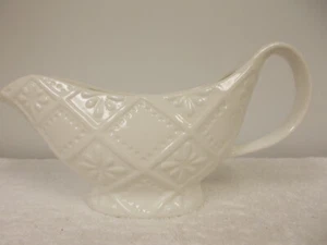 10 Strawberry Street White Embossed Porcelain Sauce Gravy Boat New - Picture 1 of 6