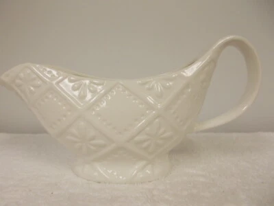 Salsa de porcelana en relieve blanca Strawberry Street Gravy Boat 10 nuevo Foto 1 de 4