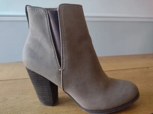 CALL IT SPRING Chunky High Cone Heel Grey Booties / Ankle Boots - size 7 - Picture 1 of 10