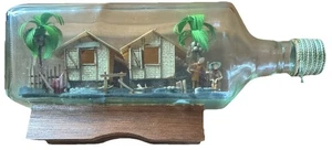 Diorama vintage Whimsey Filipinas recuerdo arte popular diorama en un soporte para botellas - Imagen 1 de 6