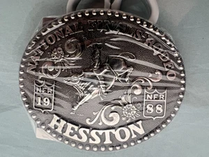 Fibbia cintura Hesston 1988 finali nazionali rodeo da collezione - vintage nuova - Foto 1 di 5