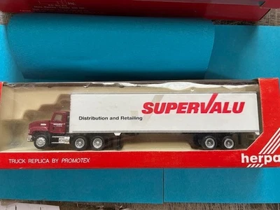 Remolque tractor Herpa Mack escala HO con logotipo SUPERVALU Foto 1 de 3