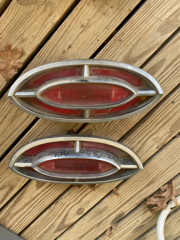 Oldsmobile Olds 88 98 Starfire 1962 juego de luces traseras 62 derecha izquierda par Foto 1 de 4