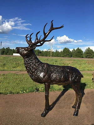 Estatua de aluminio de alce de pie sobre cuatro patas Foto 1 de 3