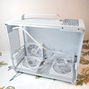 BIAŁY Micro-ATX Mini Tower PC Case Szklana strona z wentylatorem Uchwyt Przenośny *USZKODZONY* - Zdjęcie 1 z 21