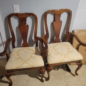 2 Vintage Queen Anne Style Solid Wood Dinning Chairs - Picture 1 of 9