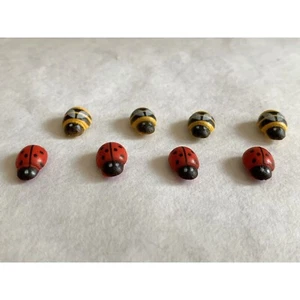 Sets Of 8 Tiny, Wooden Ladybug And Bumblebee Fridge Magnets In Varying Colors - Bild 1 von 16