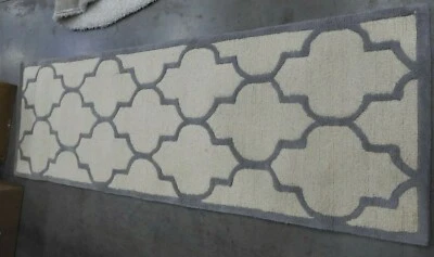 IVORY / SILVER  2'-6" X 8' Flaw in Rug, Reduced Price 1172621694 CAM134Y-28 - Image 1 of 4