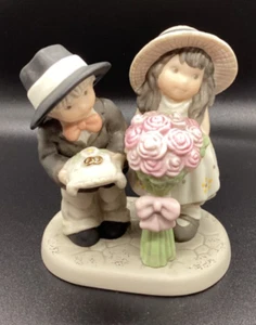Vtg 2000 Enesco "Bearing the Blossoms of Love" Figurine - Pre-owned - Picture 1 of 6