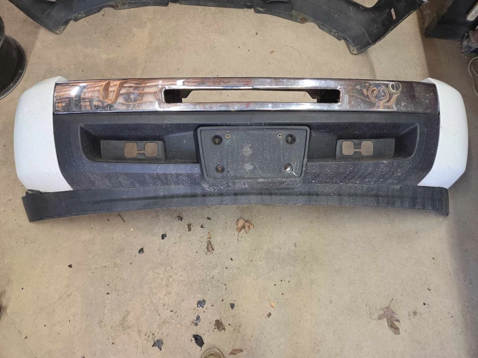 09 CHEVY SILVERADO 1500 Front Bumper (No Shipping) - Image 1 of 4