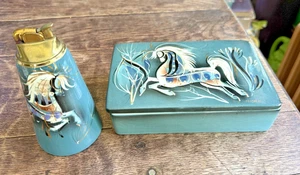 Encendedor de cigarrillos MCM Sascha Brastoff California Horse de colección y caja con tapa - Imagen 1 de 12