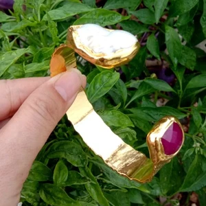 24x26mm White Baroque Shell Red Jade Gold Plated Cuff Bangle Bracelet - Picture 1 of 6