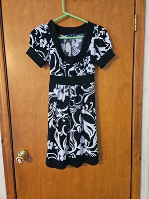 Vestido Rampage preto/branco 100% poliéster médio - Imagem 1 de 4