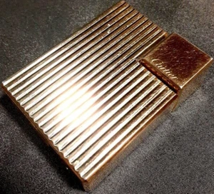 Accendino a gas Cartier quadrato oro Godron funzionante senza scatola - Foto 1 di 10