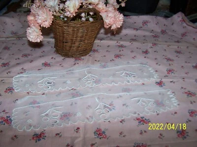 Deux applications anciennes en tulle brodé au fil de soie. Blanc. Réf : N°144 - Photo 1/4