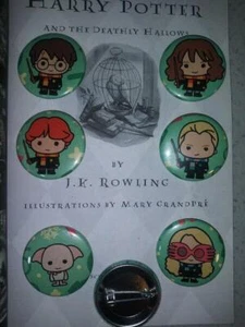 6x Harry Potter Ron Hermione Dobby Luna Draco Hogwarts Buttons Pins New Lot x6 - Picture 1 of 1