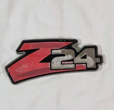 Chevrolet Cavalier "Z24" 2000-2005 emblema de guardabarros de plástico - como se quitó Foto 1 de 4