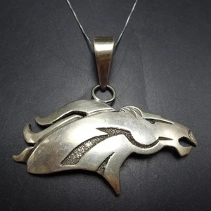 Allison Manuelito NAVAJO Plata Esterlina BRONCO Caballo Mustang Colgante Ecuestre - Imagen 1 de 15